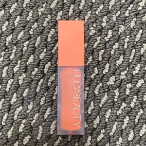 Huda Beauty Faux Filter color corrector